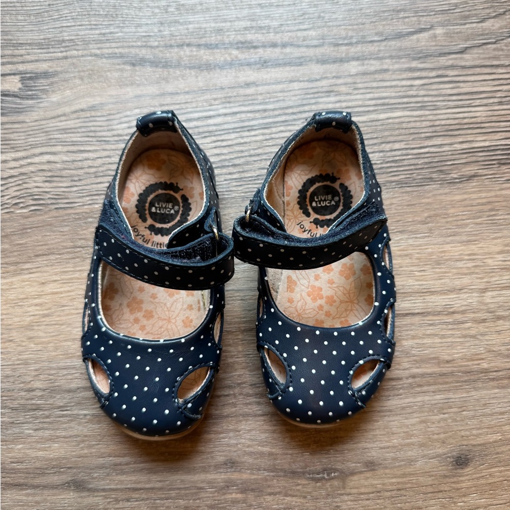 Livie & Luca Navy Polka Dot Mary Jane Shoes, Size 5 Infant